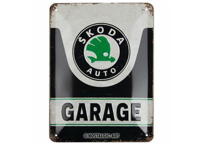 Kultowy plakat metalowy Skoda Garage 15x20 cm - Przenieś swoje wnętrze w świat motoryzacyjnych legend!