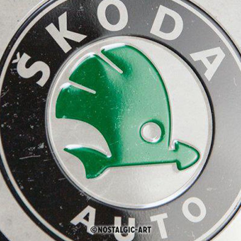 Kultowy plakat metalowy Skoda Garage 15x20 cm - Przenieś swoje wnętrze w świat motoryzacyjnych legend!