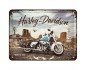 Metalowy plakat 15x20 Harley Davidson Road King Classic Route 66, który przemienia ścianę w trasę niekończącej się wolności!