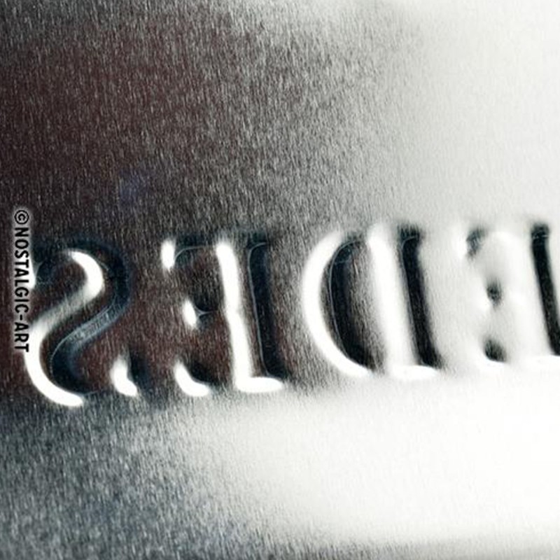 Metalowy Plakat Mercedes-Benz - Logo Evolution 30x40: Przekształć Swoją Przestrzeń w Ikonę Motoryzacji!