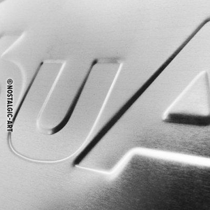 Nowy Wymiar Stylu z Metalowym Plakatem Audi Logo Red Shine 20x30 cm - Esencja Pasji na Twojej Ścianie!