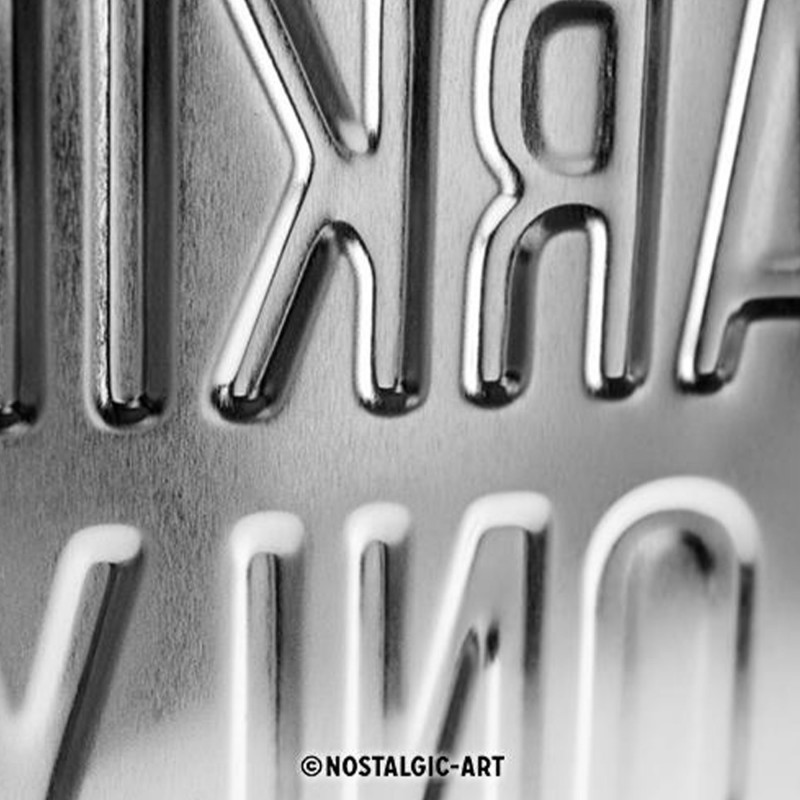 Metalowy Plakat Parking Only Mini – Ikona Stylu i Pasji w Twoim Garażu!