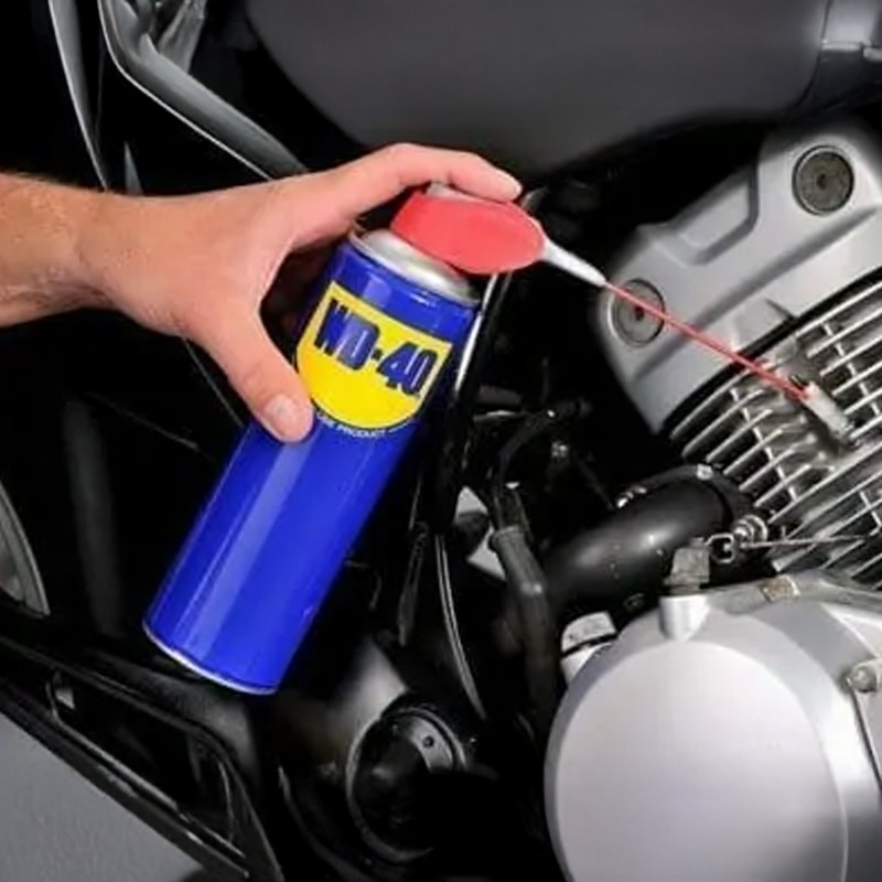 Uwolnij mechanizmy! WD‑40 250 ml - Sojusznik w walce z rdzą, wilgocią i zacięciami