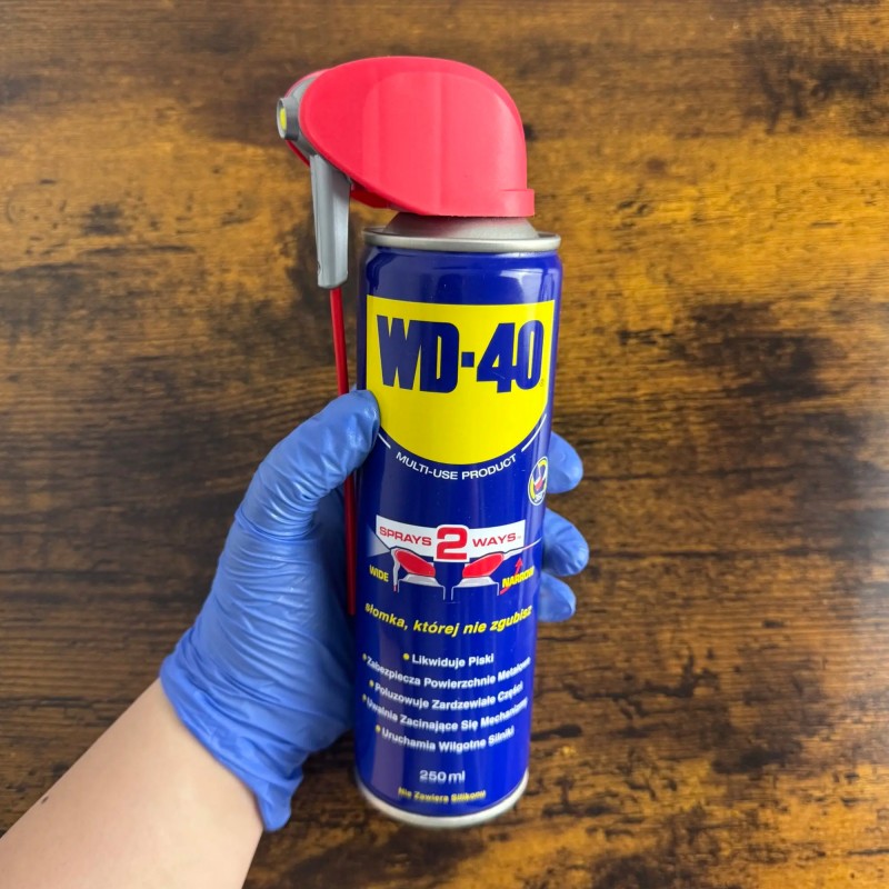 Uwolnij mechanizmy! WD‑40 250 ml - Sojusznik w walce z rdzą, wilgocią i zacięciami