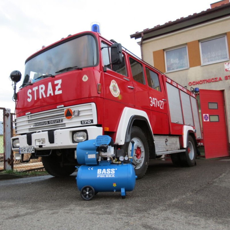 Bass Polska Kompresor powietrza 120 L dwutłokowy, olejowy 5745