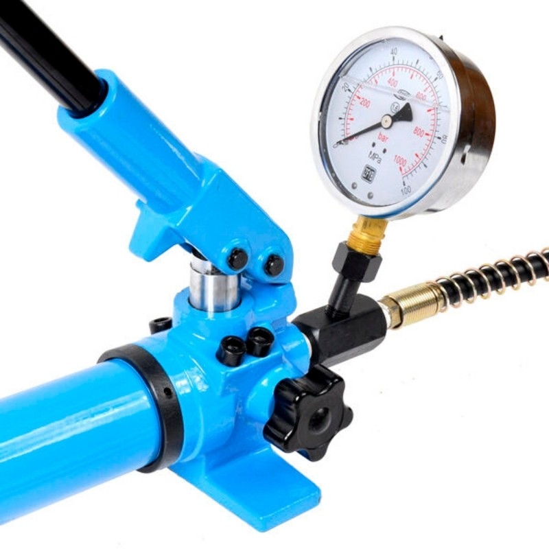 Pompa hydrauliczna do siłowników 700 bar` manometr - Bass Polska