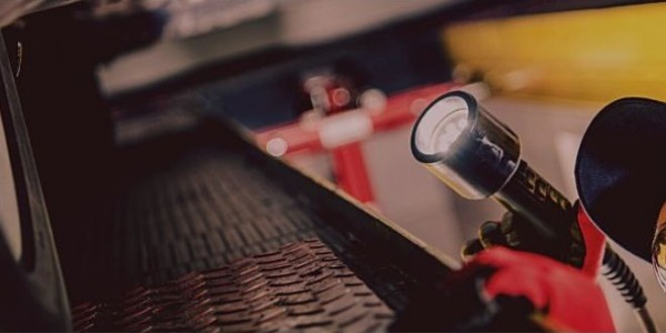 Okazje Black Friday 2025: Najlepsze lampy warsztatowe i czołówki w super promocji!