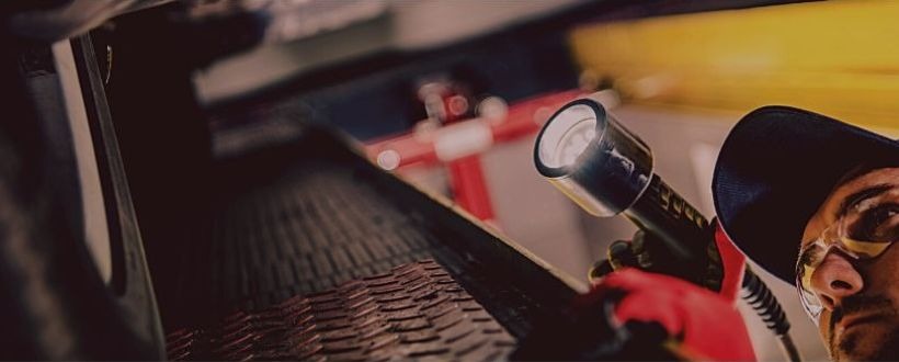 Okazje Black Friday 2025: Najlepsze lampy warsztatowe i czołówki w super promocji!