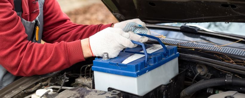 Jak naładować akumulator w samochodzie? [Kompletny poradnik krok po kroku]